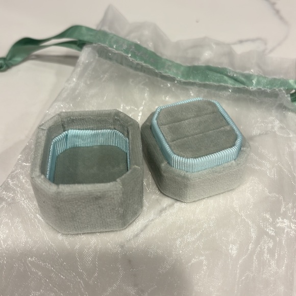 Wedding Set: Mrs Makeup Bag, Garter & Ring Box - Picture 11 of 12